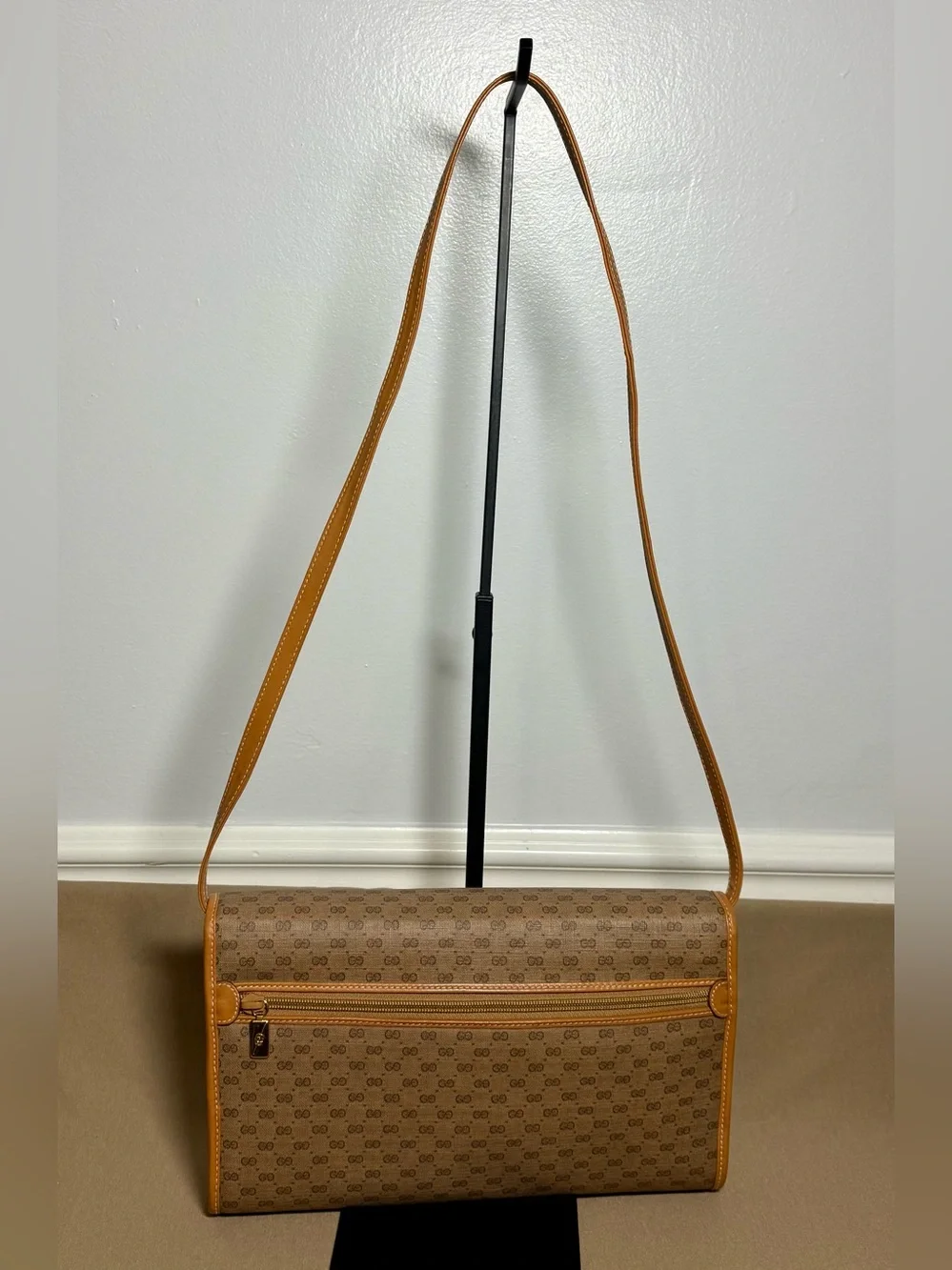 ✨Authentic Gucci Vintage GG Monogram Crossbody/Clutch Bag - Beige & Tan✨